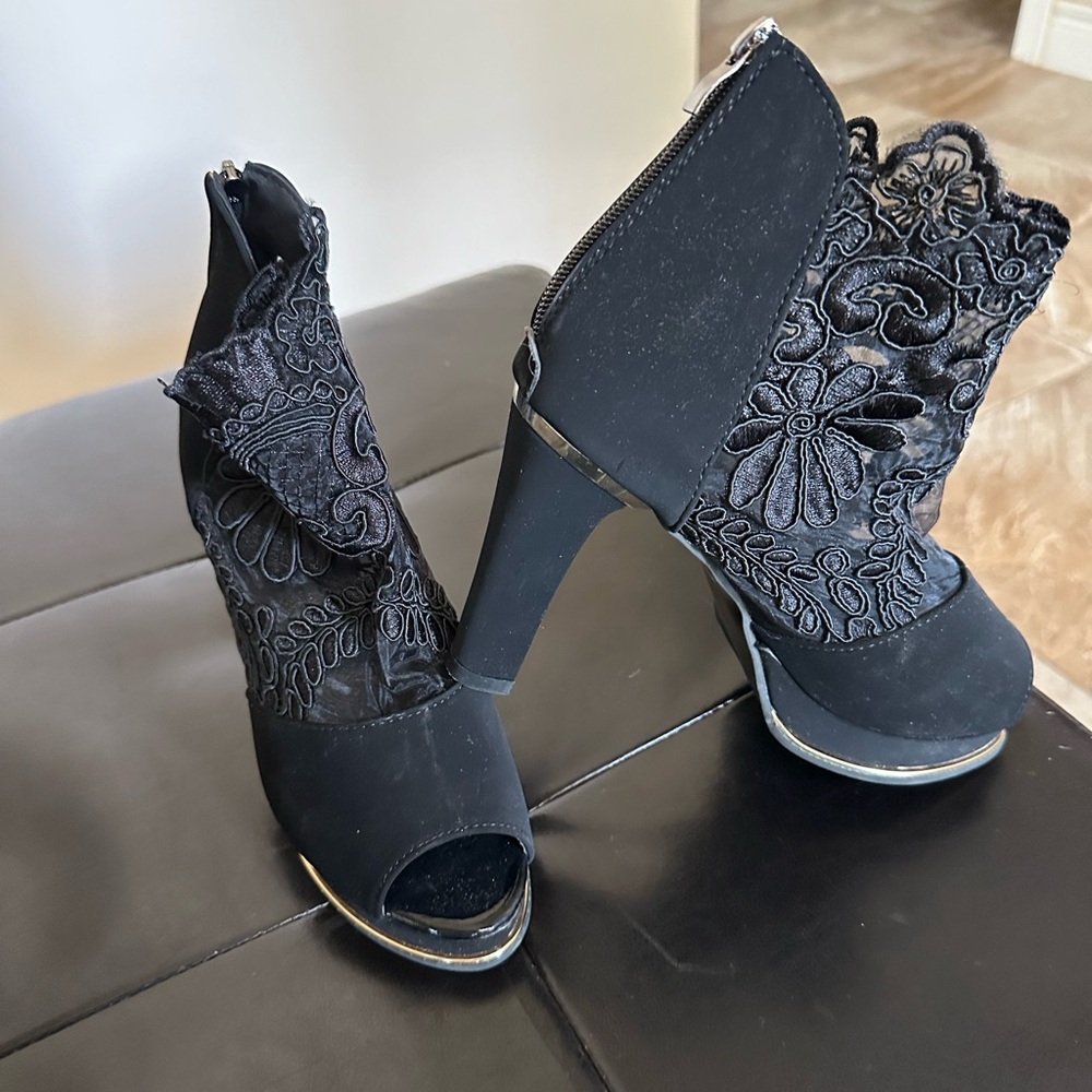 NWOT BOOTS size 36